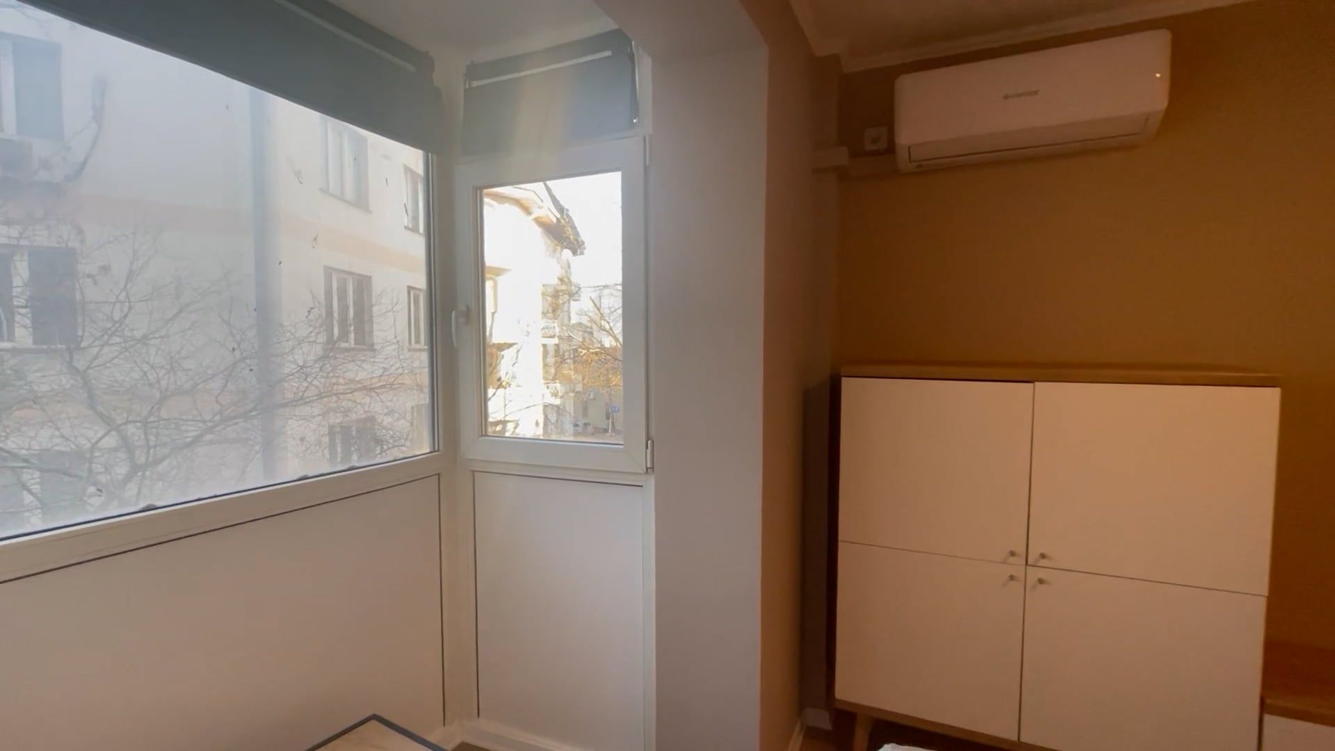 Recorrido por un apartamento amueblado de estilo contemporáneo