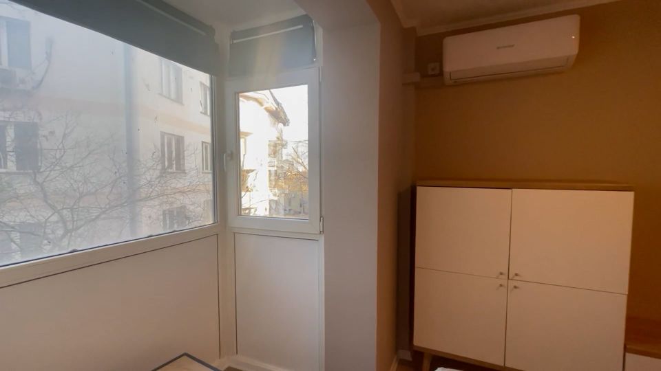 Recorrido por un apartamento amueblado de estilo contemporáneo