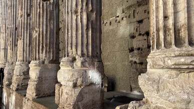 ancient roman columns