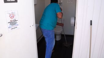 上厕所视频素材