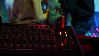 Dj