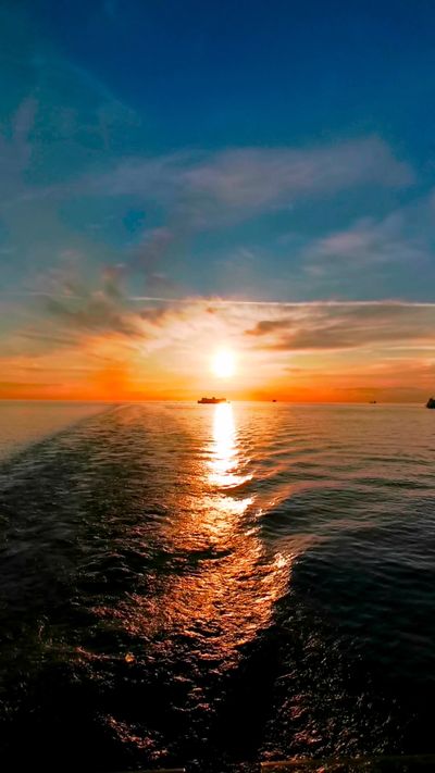 Glenn Langhorst's ocean waves sunset video