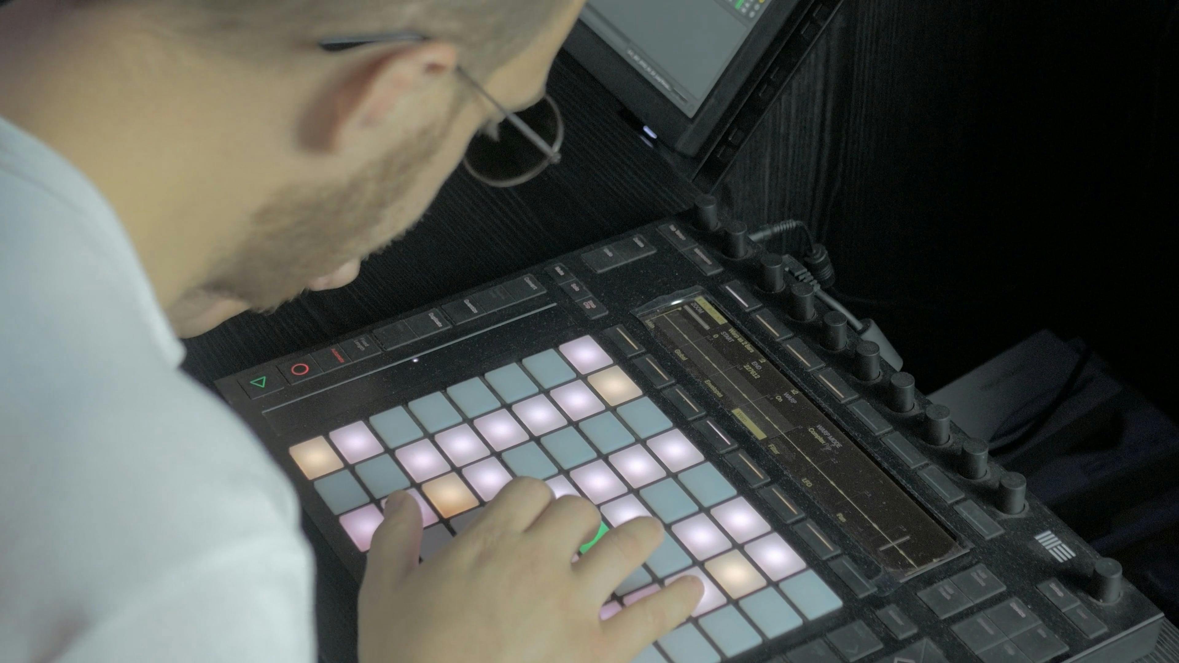 Ableton Naživo Videos, Download The BEST Free 4k Stock Video Footage