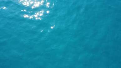 light reflections on turquoise sea water