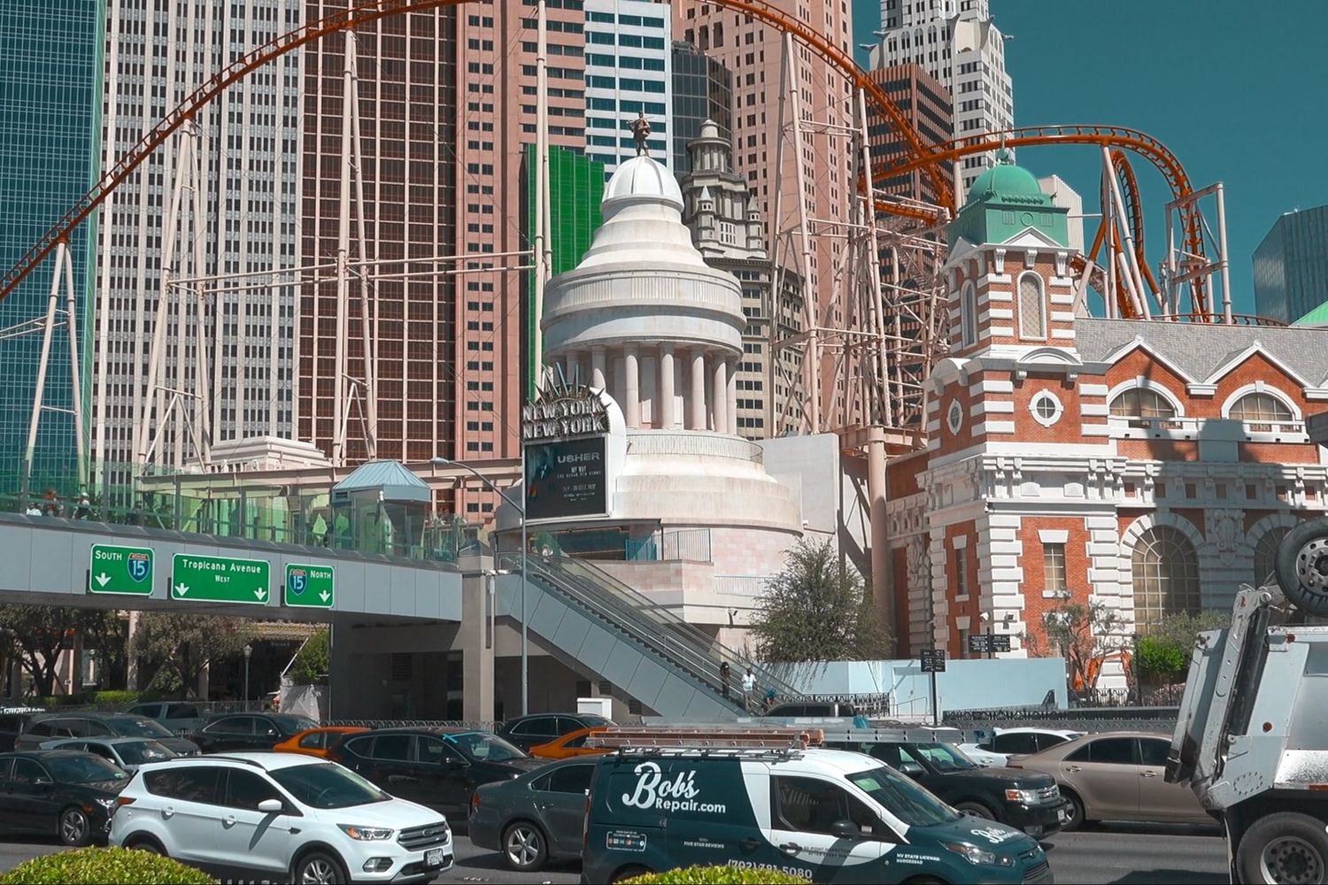 https free c lips of new york city downloads Center the street in Times Square Statue Of Liberty And New