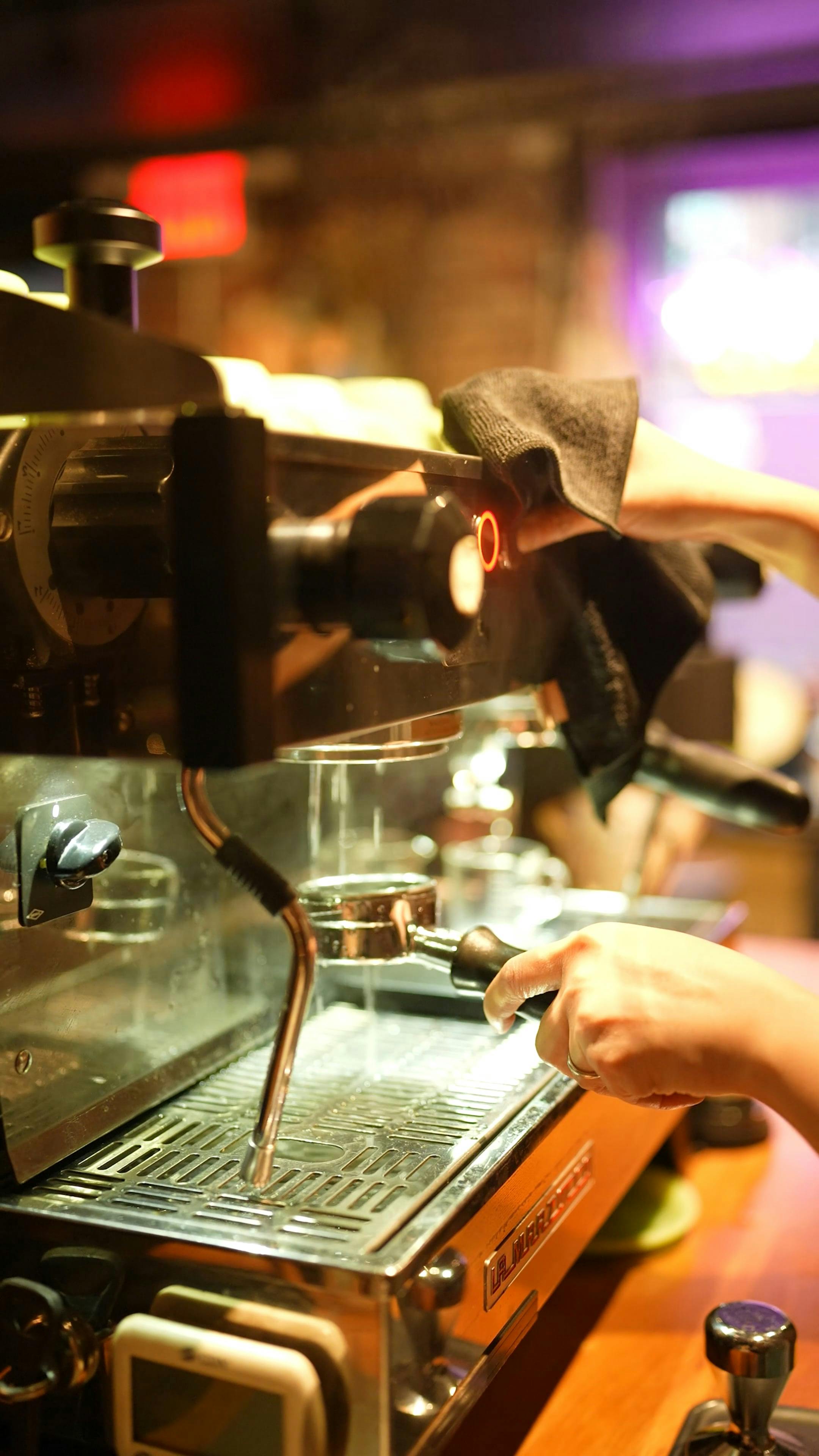 Cleaning a Coffee Filter with Hot Water from the Espresso Machine Free