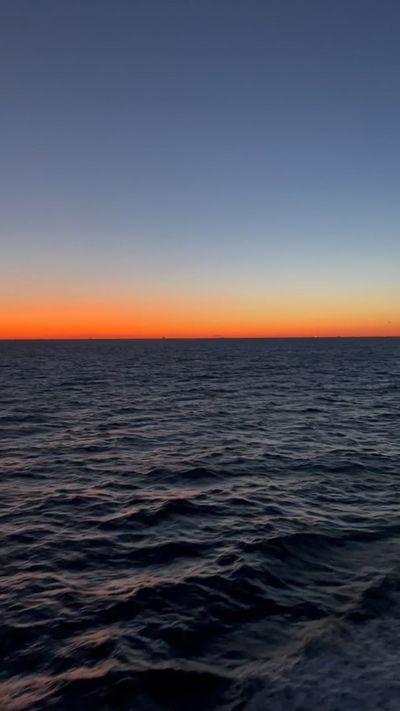 Yusuf sinan's ocean waves sunset video