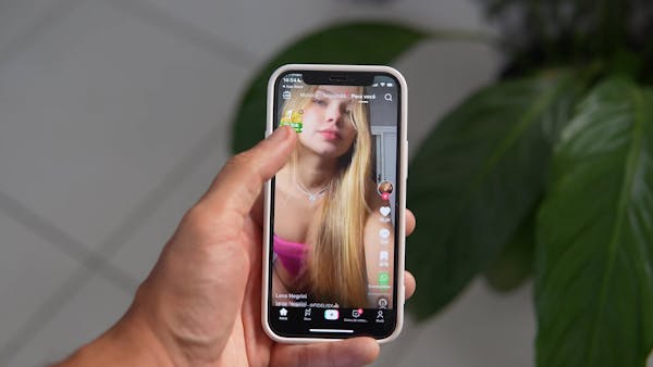 tiktok-scrolling-videos-download-the-best-free-4k-stock-video-footage