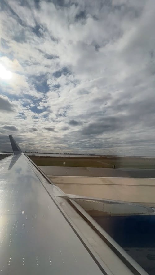 Time Lapse of an Airplane Taking off 