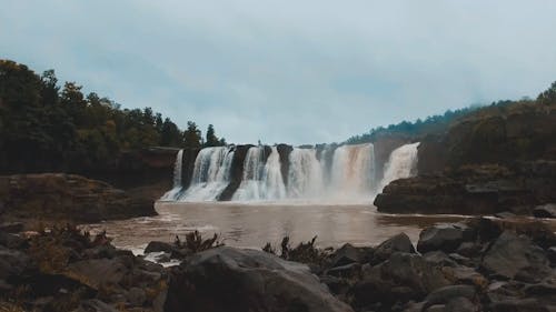 Ein Erstaunlicher Wasserfall