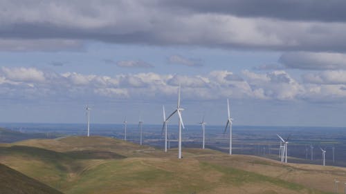 Una Hermosa Vista De Las Turbinas Eólicas