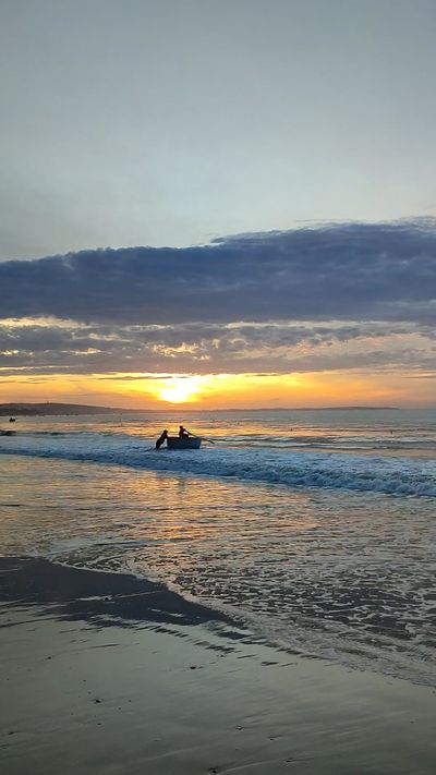 Bùi Hoàng Long's ocean waves sunset video