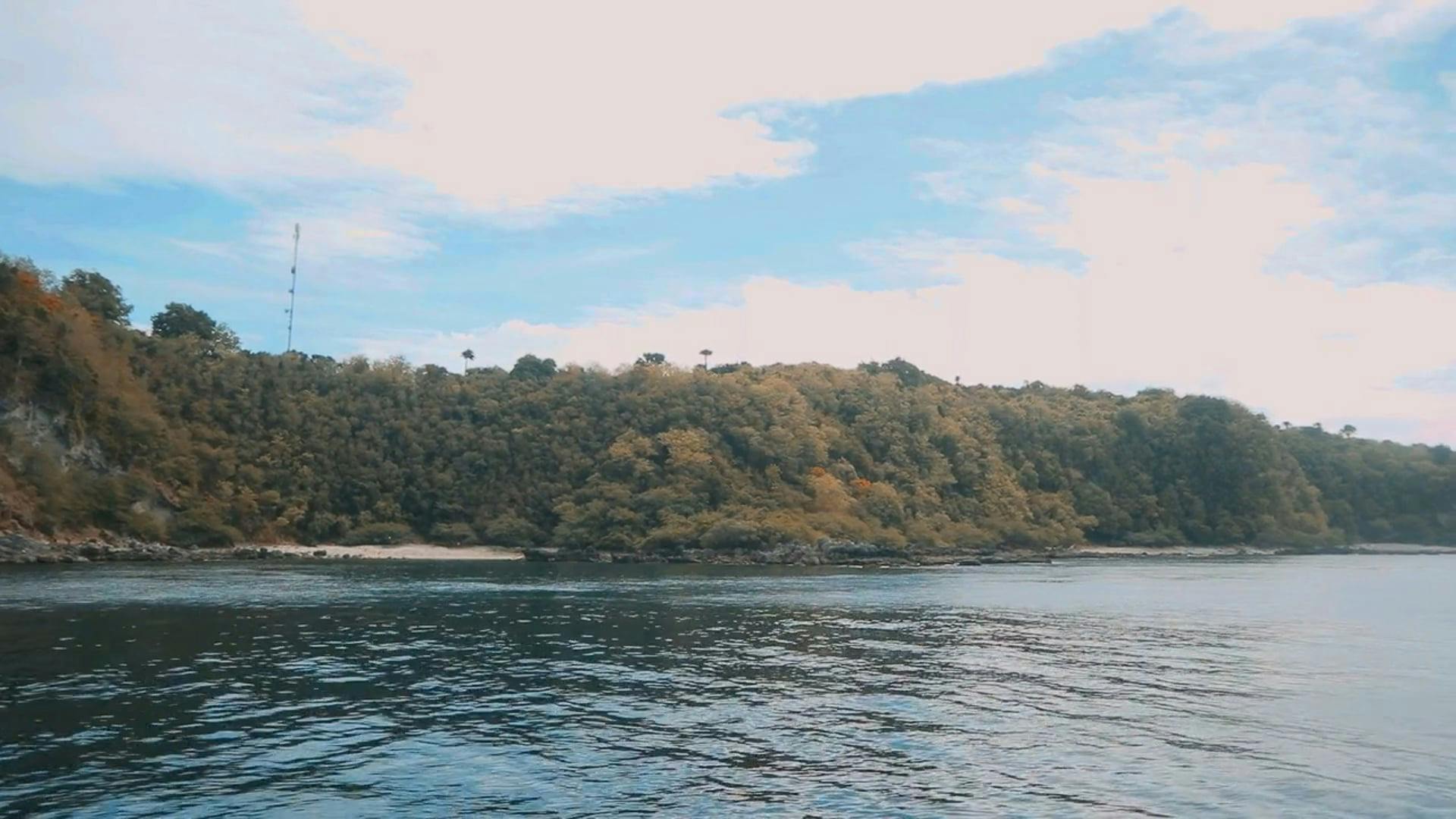 a view of the ocean from a boat 15814622