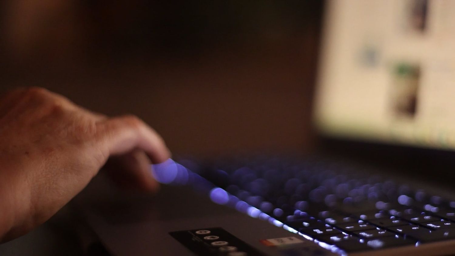 Laptop Scrolling Videos, Download The BEST Free 4k Stock Video Footage ...