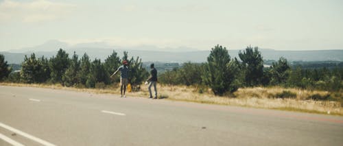 two people hitchhiking in south africa
