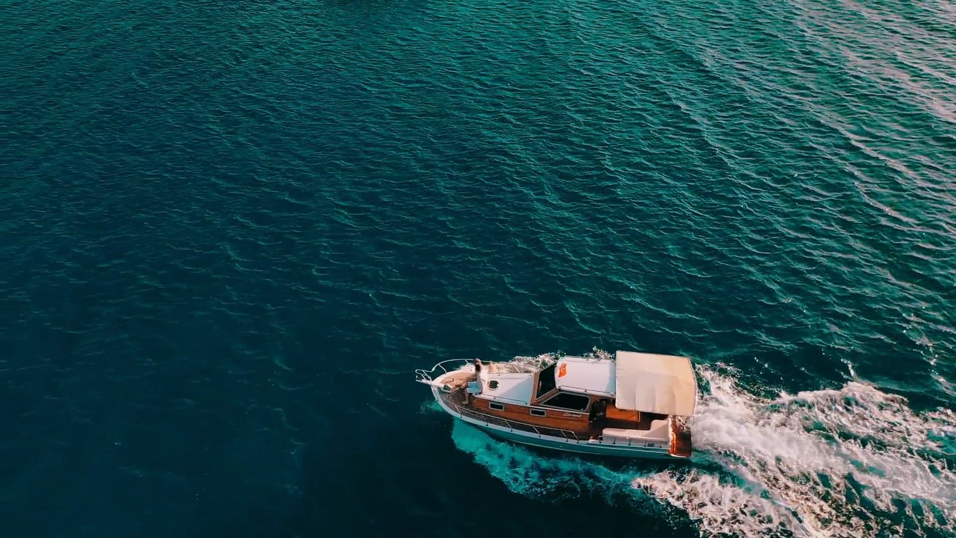 A boat is traveling through the ocean Free Stock Video Footage, Royalty ...