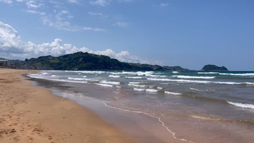 Breaking Waves on the Beach 