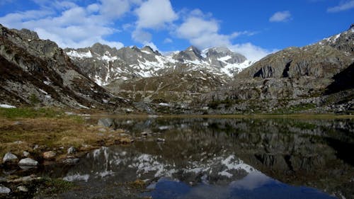 The glacial lake of the Dolomites, a spectacle of nature