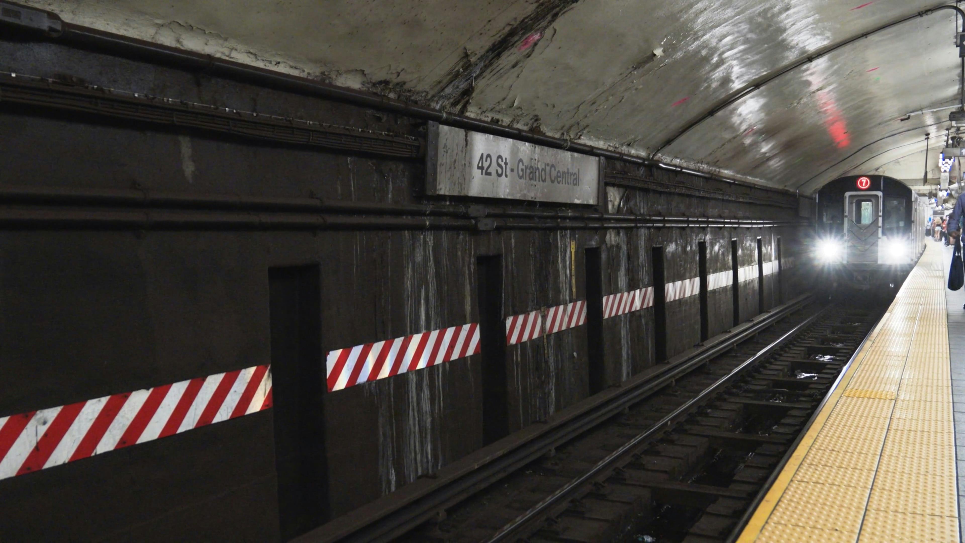 Arriving MTA New York Subway 7 Train At 42nd Street Grand Central ...