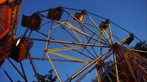 Bidikan Sudut Rendah Dari Ferris Wheel