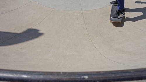 Skateboarding kick turn in a bowl