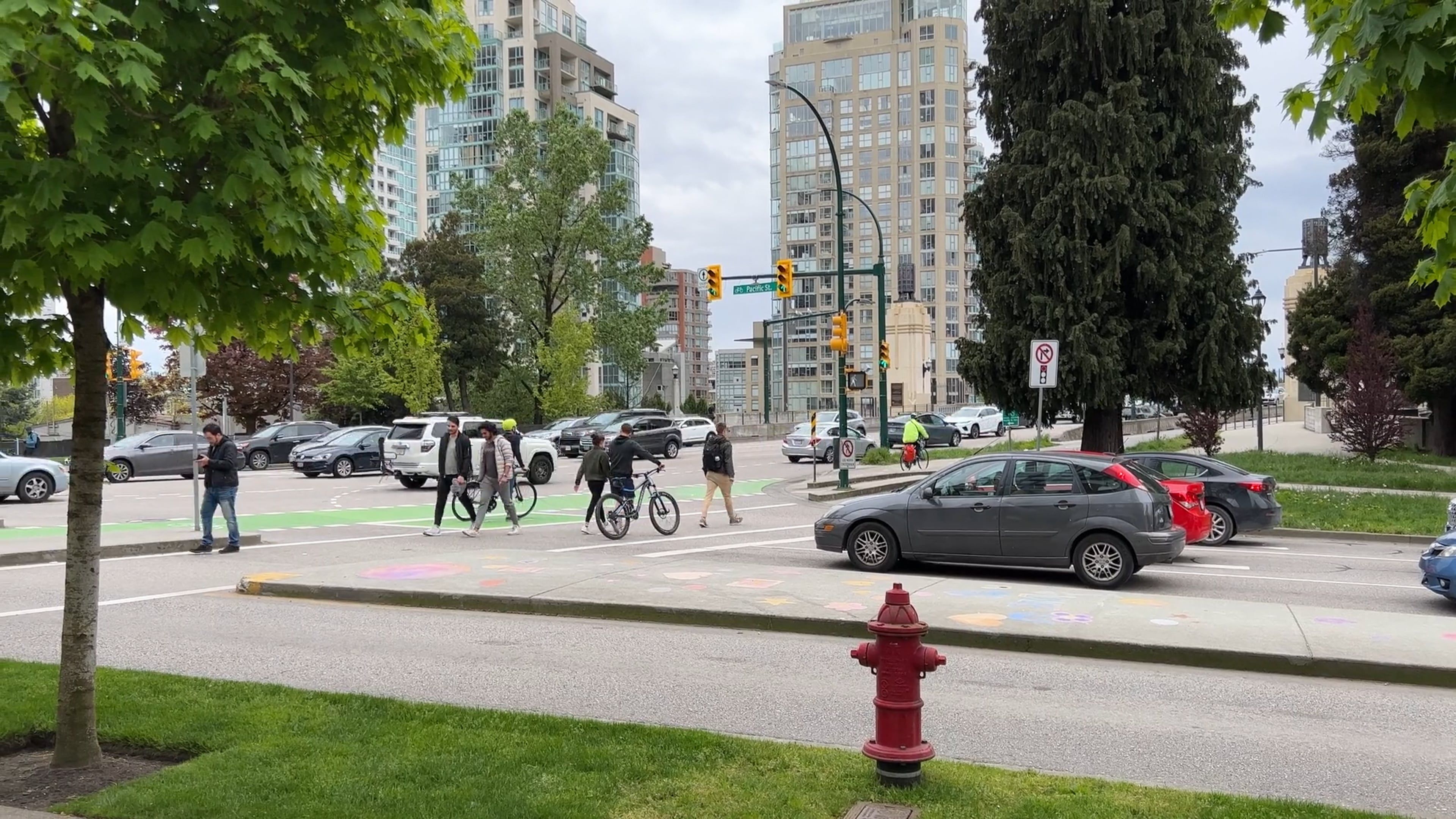 A city street with cars parked in the middle Free Stock Video Footage ...