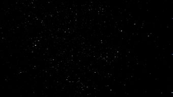 夜空星轨延时，一颗“卫星”划过天际视频素材