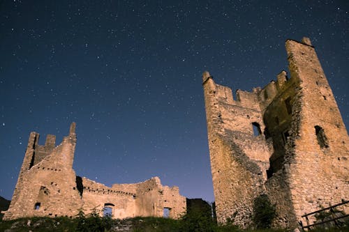 Timelapse of night sky over Chateau de Miglos, France