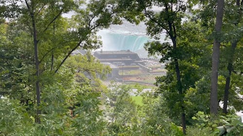 Niagara Falls in the first days of autumn 2023(4k)