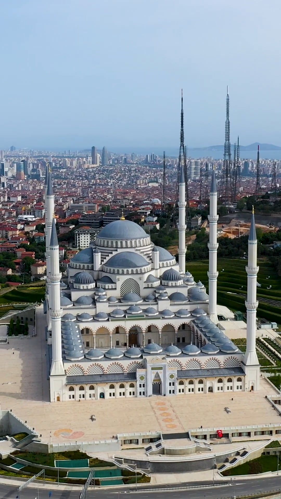 Famous Turkeys The blue mosque is one of the most famous landmarks in turkey Free ...