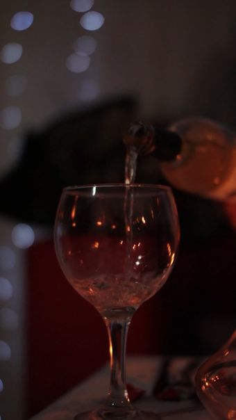 陶罐倒酒视频素材高清视频高清视频视频素材视频素材
