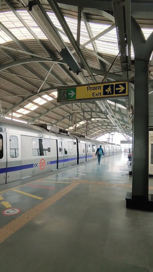Aesthetic Video of Delhi metro.