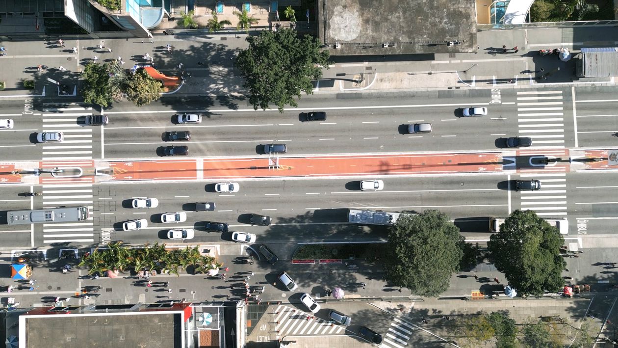 An aerial view of a busy street with cars and pedestrians Free Stock ...