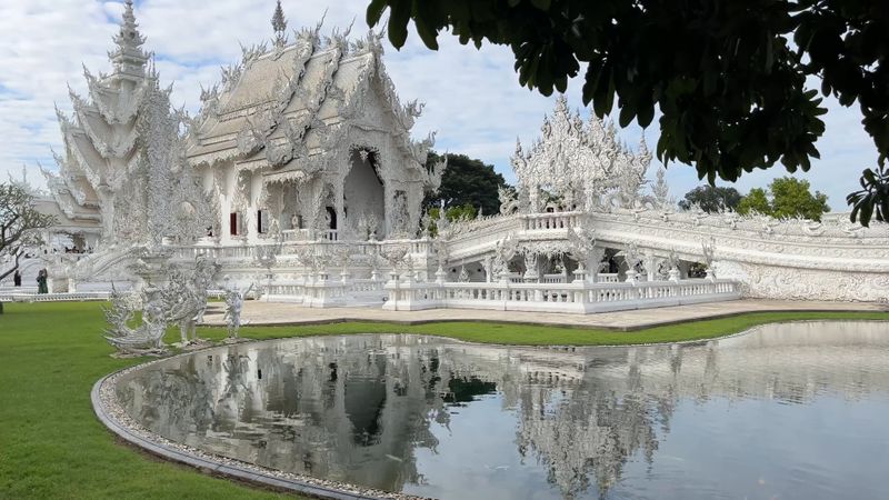 Chiang Rai Day Trip: White Temple, Blue Temple, Black House