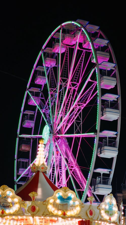 Close-up of the Ferris wheel at Christmastime in Cascais Center