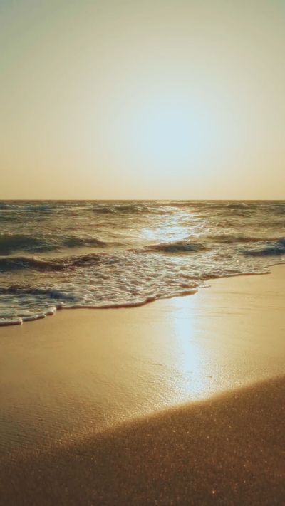 Atahan Demir's ocean waves sunset video