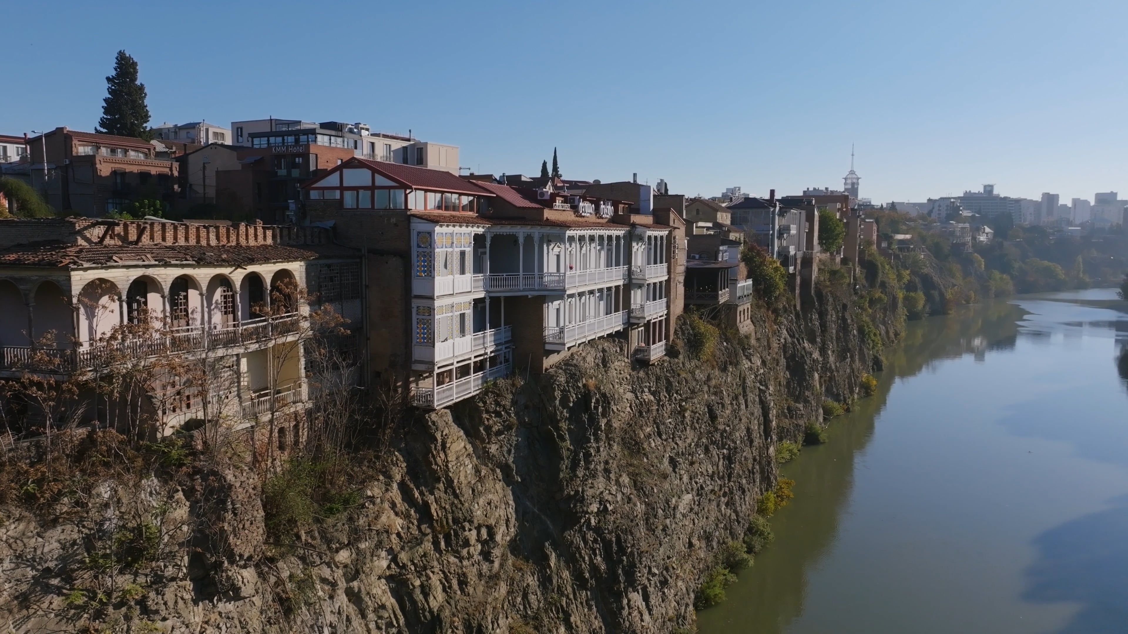 A river runs through a city with buildings on both sides Free Stock ...