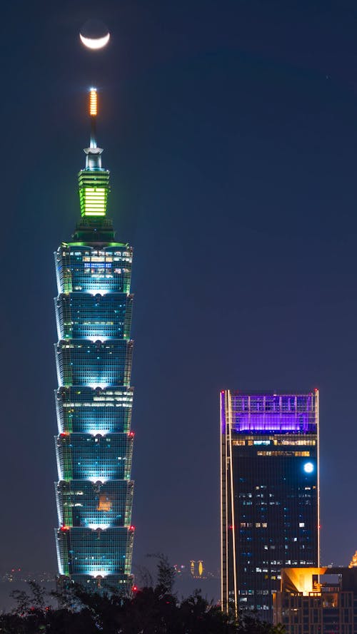 Taipei 101 and the moon