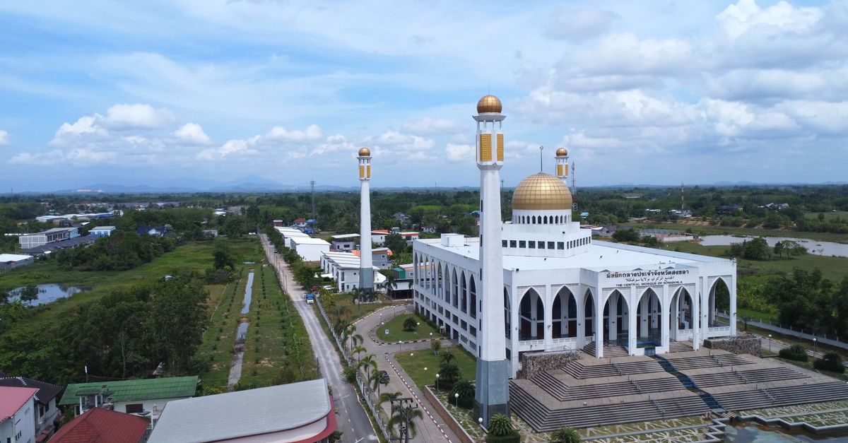 The Mosque Local The mosque is located in a large city Free Stock Video Footage, Royalty ...