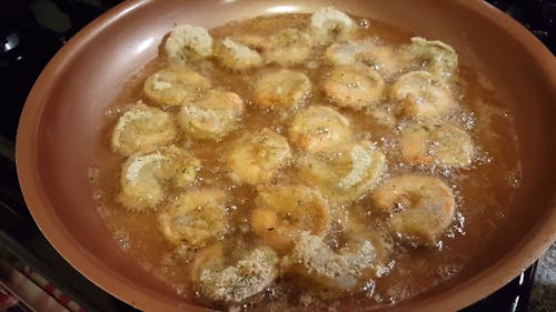 Cooking Deep Fried Shrimps Coated With Flour