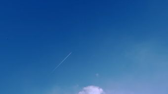 一颗卫星划过天际视频素材