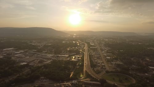 Fotografi Udara Kota Dengan Pemandangan Matahari Terbenam