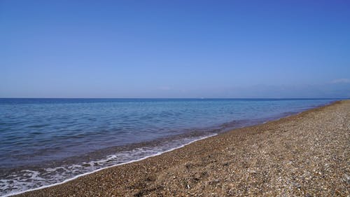 Małe Fale Uderzające O Plażę