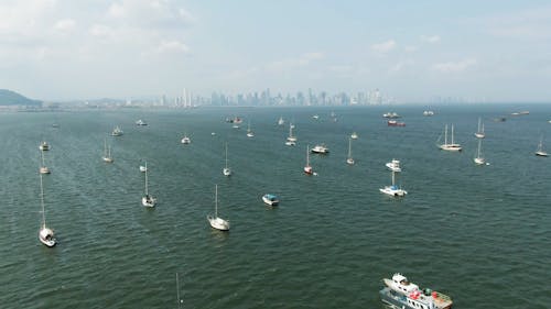 Kapal Pesiar Di Pelabuhan Laut