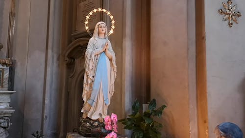 Mama Mary Heykeli