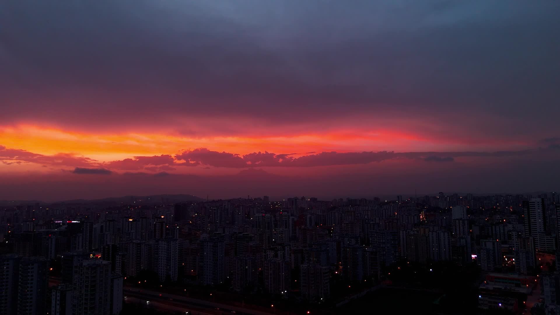 有关傍晚的城市景观, 全景, 冷靜, 剪影, 周围, 地平線, 城市, 城市日落, 城市景观, 城市的燈光, 城市视界, 多彩的天空, 大氣的 ...