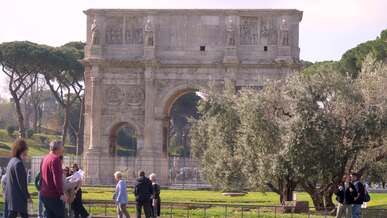tourists in front of the arch of tiberius