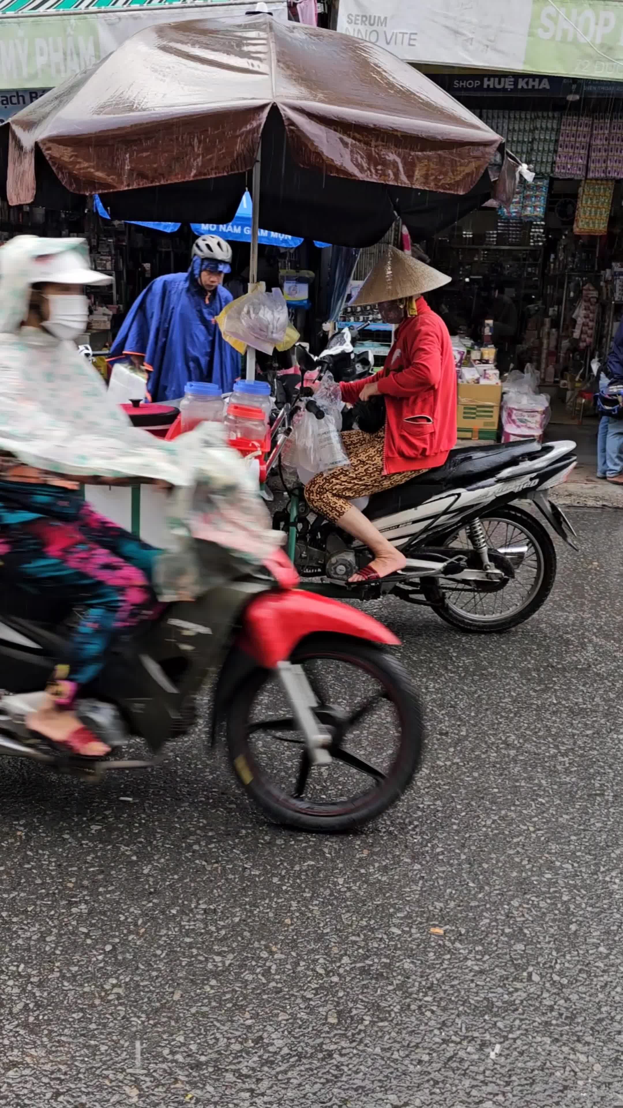 vending carts on the street when it rains 27535160
