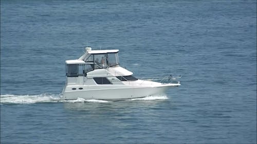 A Traversing Speed Boat