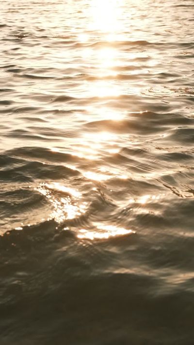Rahime Gül's ocean waves sunset video